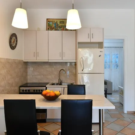 Bright Pounta House With Sea View Feriehus